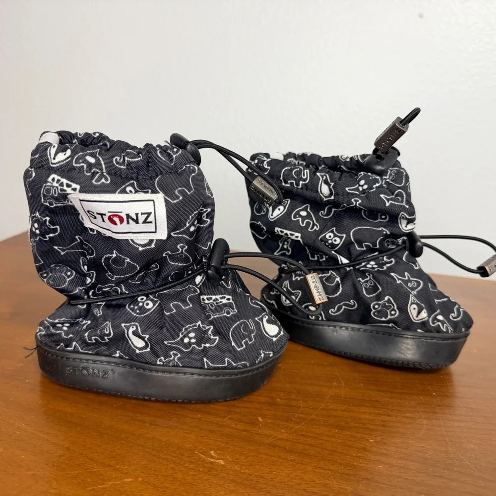 Stonz Baby Snow Booties Kids Size L Black Print Soft Sole Snow Rain Winter Boots